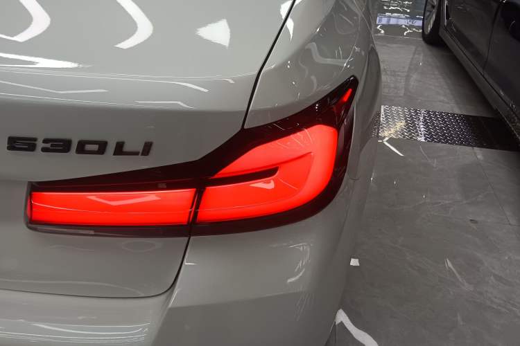 Used BMW 5 Series 2022 Restyled 530Li Leading Edition M Sport Package
