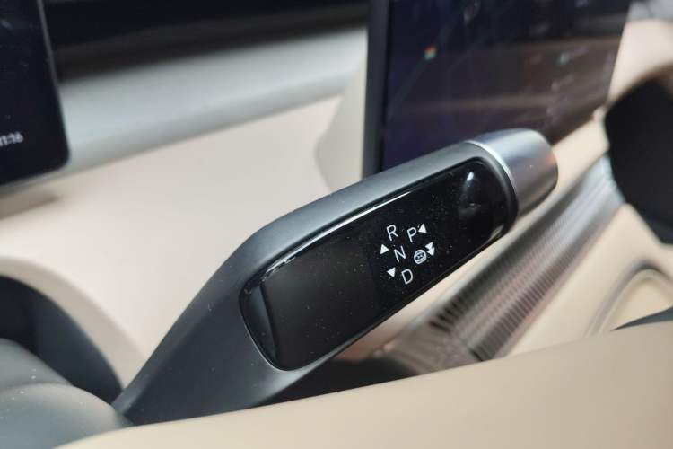 Used XPeng X9 2024 702 Ultra-Long Range Max
