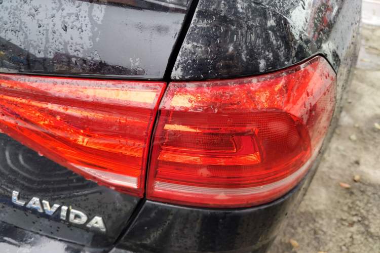 Used Volkswagen Lavida 2015 1.6L Manual Fashion Edition
