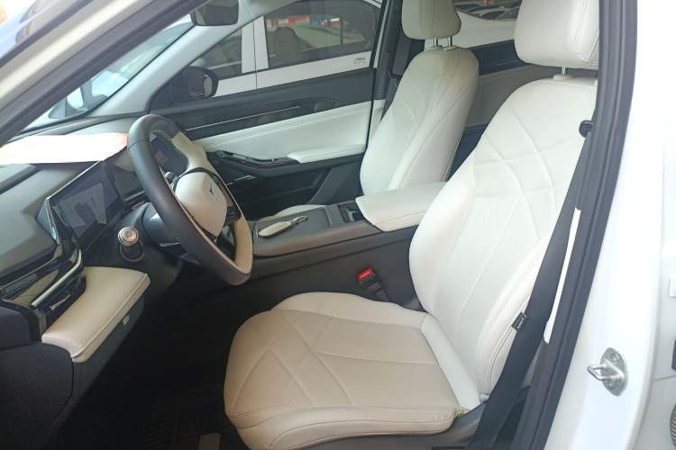 Used Geely Galaxy L6 2023 125km MAX