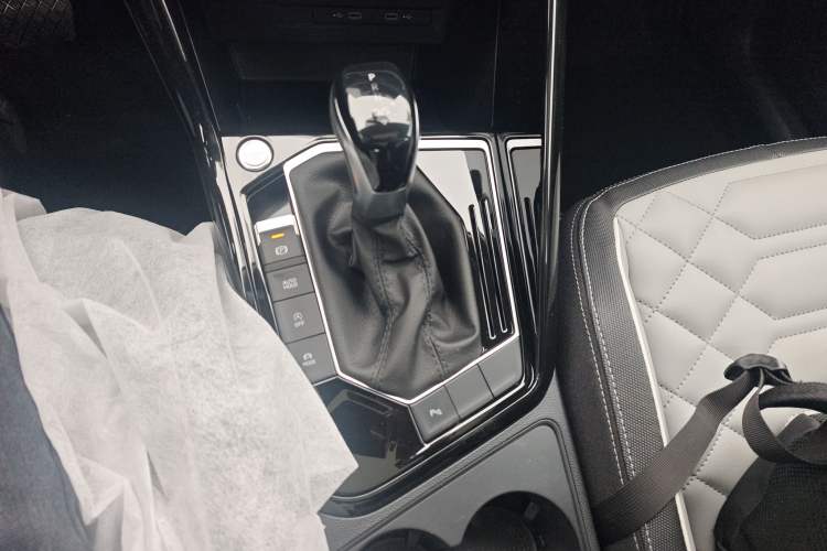 Used Volkswagen Tayron 2026 Model, 30 Million Vehicles Selected Version, 300TSI Gear Lever