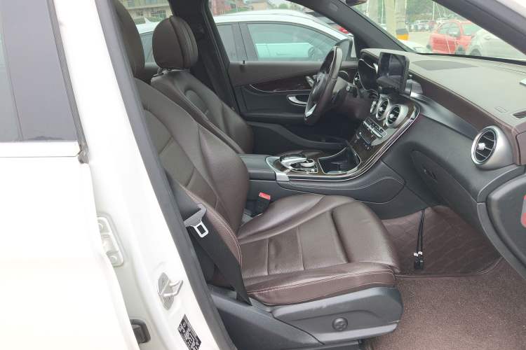 Used Mercedes-Benz GLC 2016 GLC 260 4MATIC Luxury Model