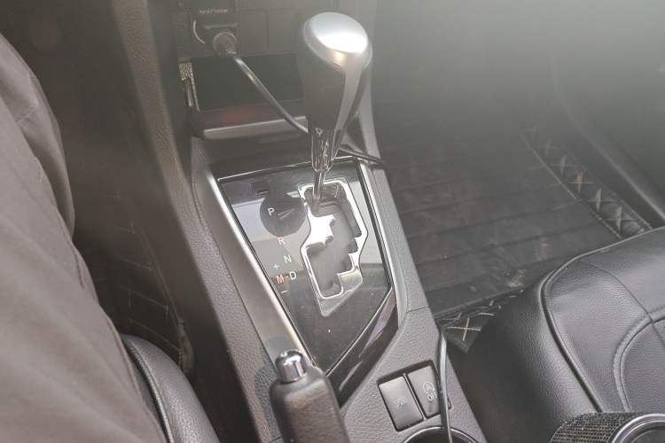 Used Toyota Corolla 2017 Revised Version 1.2T S-CVT GL-i Gear Lever