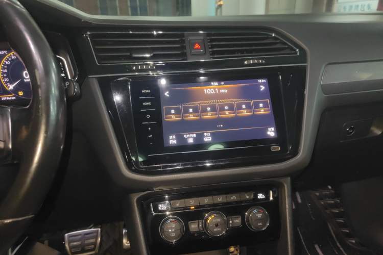 Used Volkswagen Tiguan L 2021 330TSI Automatic Two-Wheel Drive R-Line Enhanced Edition Audio And AC Panel