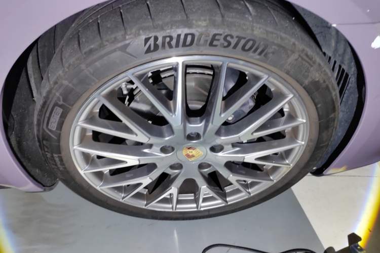 Used Porsche Panamera 2024 Panamera Executive Long Wheelbase 2.9T Right Front Wheel Hub