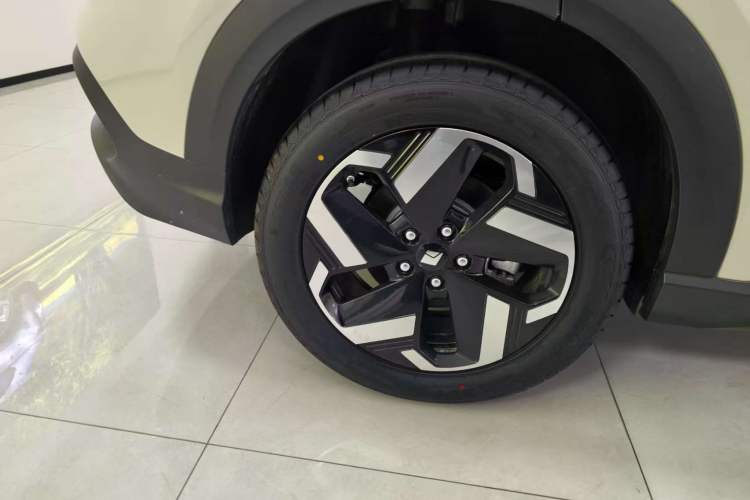 Used Baojun Yunhai 2026 Model 500km Pure Electric Standard Edition Right Rear Wheel Hub