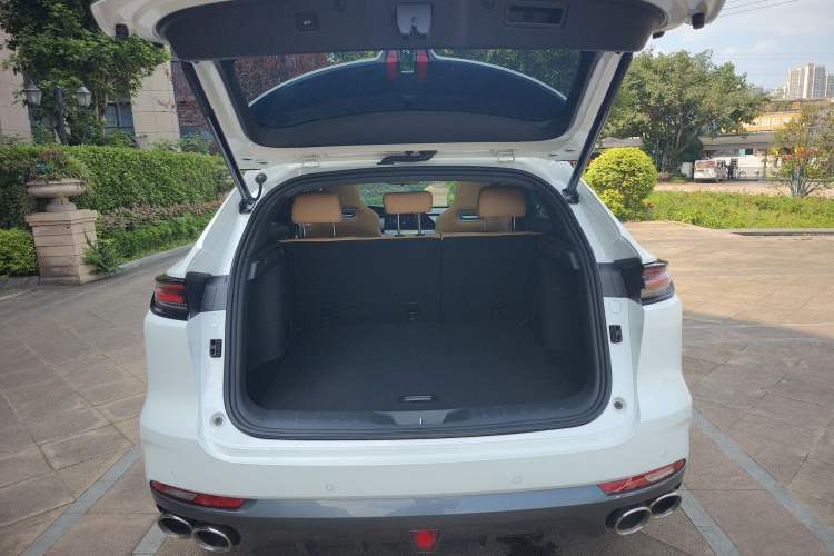 Used CHANGAN UNI-K 2021 2.0T Excellence Edition Trunk