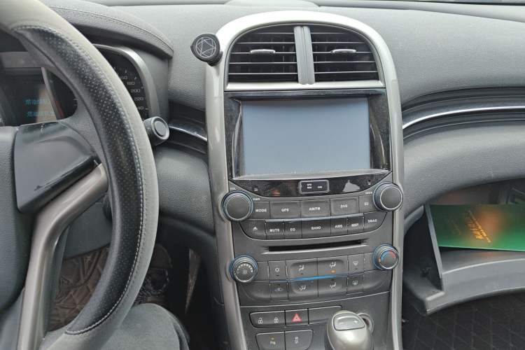 Used Chevrolet Malibu 2014 1.6T Automatic Comfort Edition Audio And AC Panel