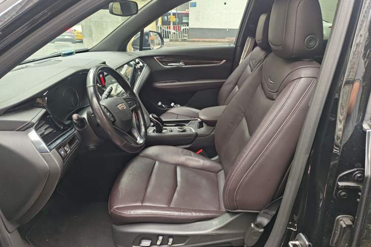 Used Cadillac XT6 2021 2.0T Six-Seater Four-Wheel-Drive Luxury Version
