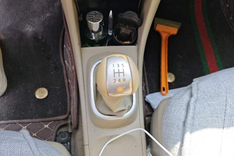 Used Nissan Sylphy 2016 Classic 1.6XE Manual Comfort Edition Gear Lever