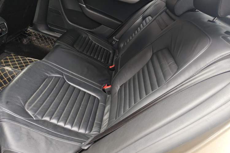 Used Volkswagen Magotan 2016 1.8TSI Smart Comfort Model Left Rear Seat