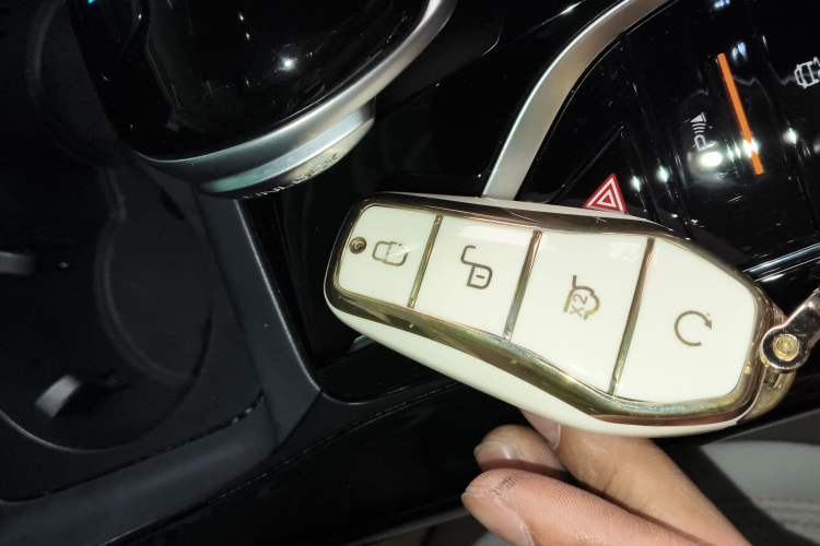 Used BYD Qin PLUS 2023 Champion Edition DM-i 55KM Leading Model Interior 1