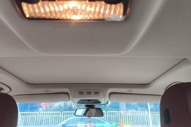 Used BMW 5 Series 2014 520Li Elegant Model
