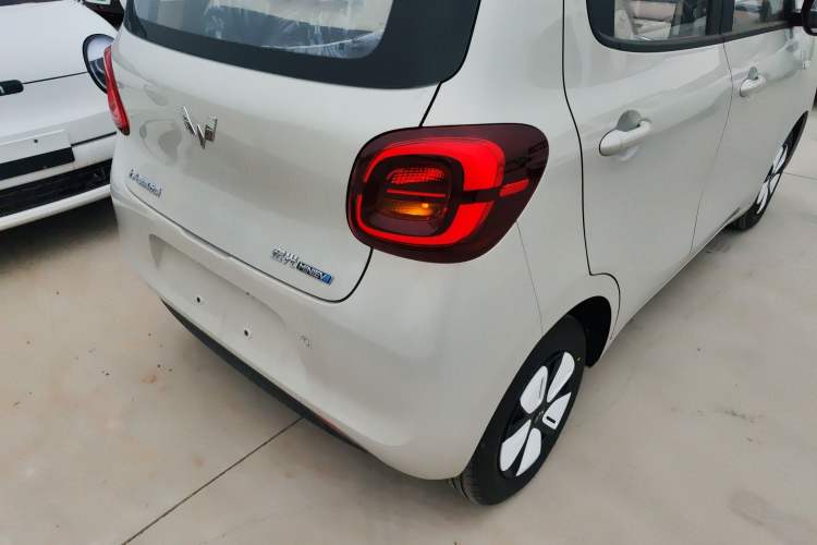 Used Wuling Hongguang MINIEV 2025 Four-Door Version Advanced Edition Right Rear Taillight