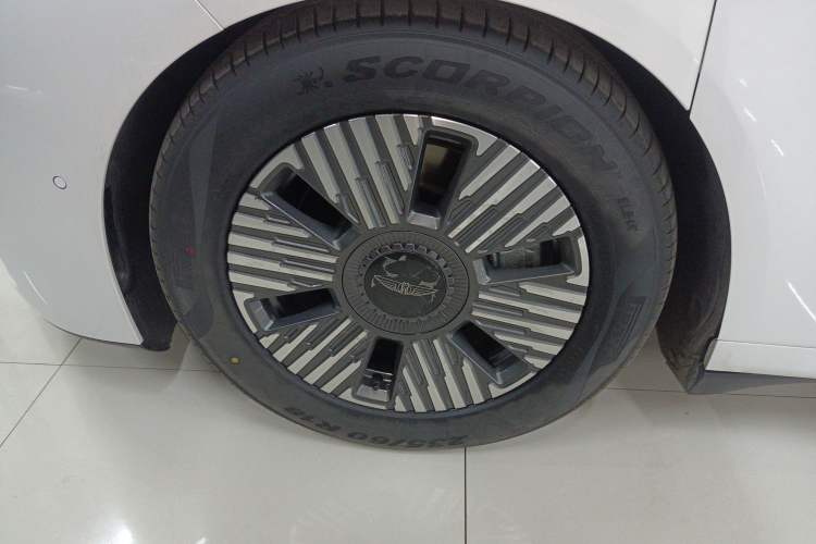 Used Geely Galaxy LEVC L380 2025 650 km Flagship Edition All-Wheel Drive