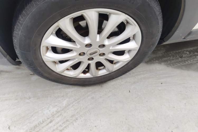 Used Qoros 3 2016 Urban SUV 1.6T Automatic Zhiyue Model Exterior 4