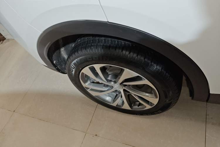 Used Buick Envision 2020 Encore S 652T Four-Wheel Drive Luxury Model Exterior 2