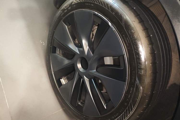 Used Tesla Model Y 2024 Rear-Wheel-Drive Version

