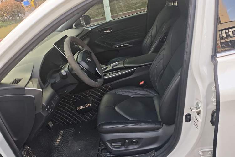 Used Toyota Avalon 2019 Dual-Engine 2.5L XLE Prestige Version China VI Standard