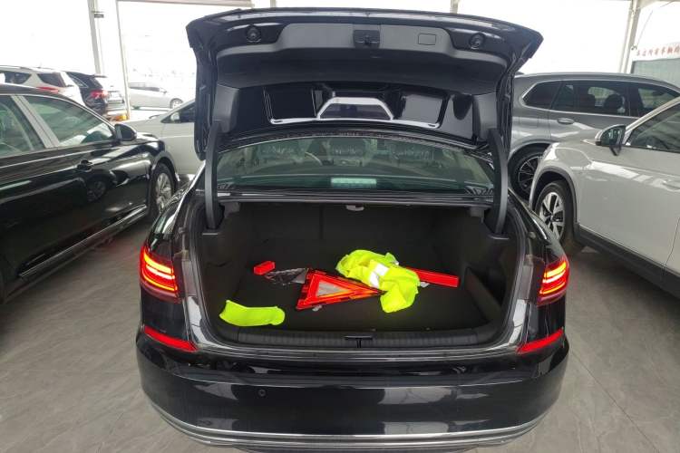 Used Volkswagen Passat New Energy 2025 430 PHEV Hybrid Business Edition Trunk