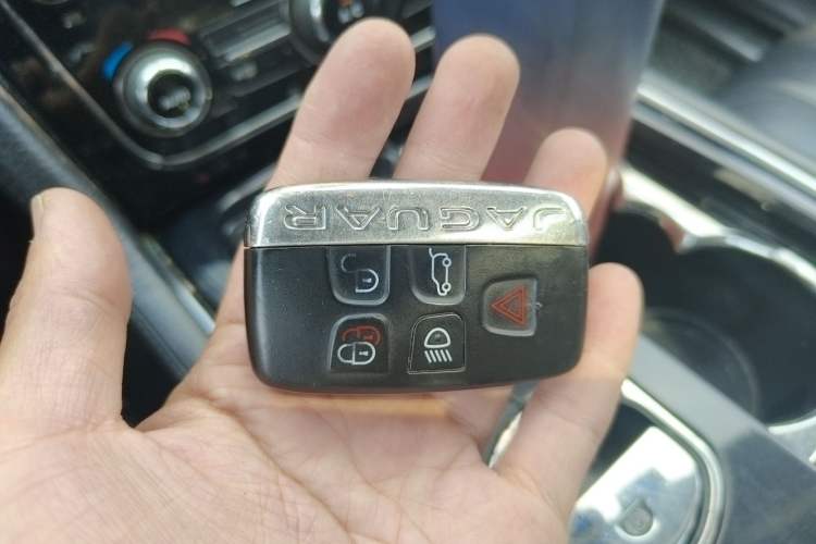 Used Jaguar XJ 2014 XJL 2.0T Two-Wheel-Drive Elegant Business Edition Vehicle Key