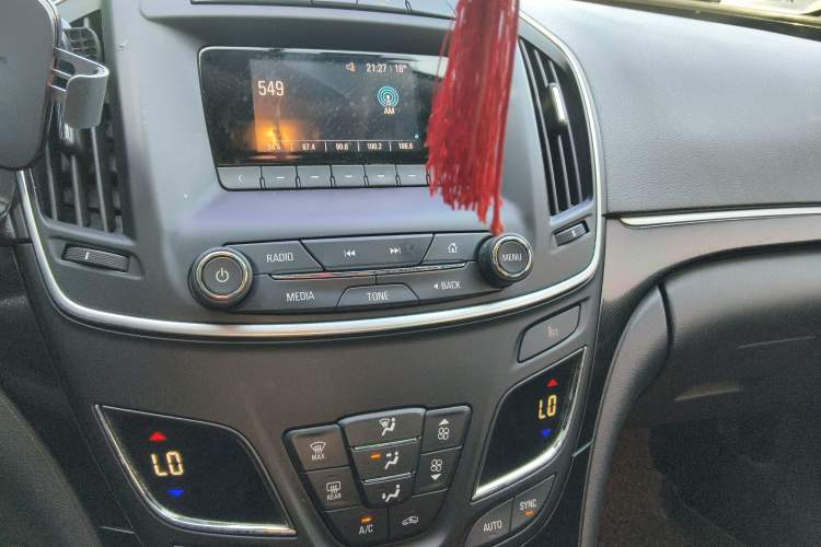 Used Buick Regal 2015 1.6T Leading Technology Model Audio And AC Panel