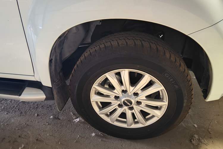 Used Isuzu D-MAX 2020 1.9T 4x4 Manual Comfort Version China VI Standard RZ4E Hi-Power
