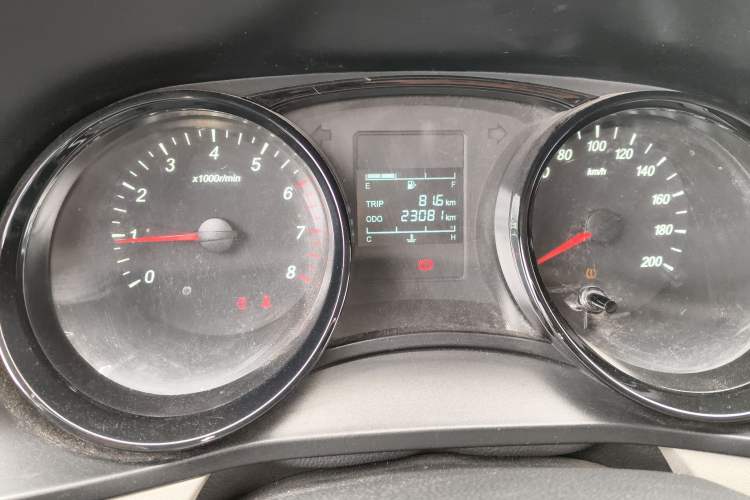 Used Wuling Zhengcheng 2021 1.5T Manual Comfort Version Odometer Close Up