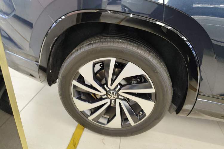 Used Volkswagen Tayron X 2023 330TSI Two-Wheel-Drive Prestige High-Energy Version Right Rear Wheel Hub