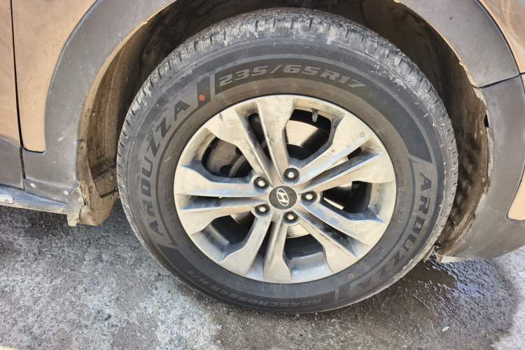 Used Hyundai Santa Fe 2015 2.0T Automatic Two-Wheel Drive Smart Version 5 Seats Right Front Wheel Hub