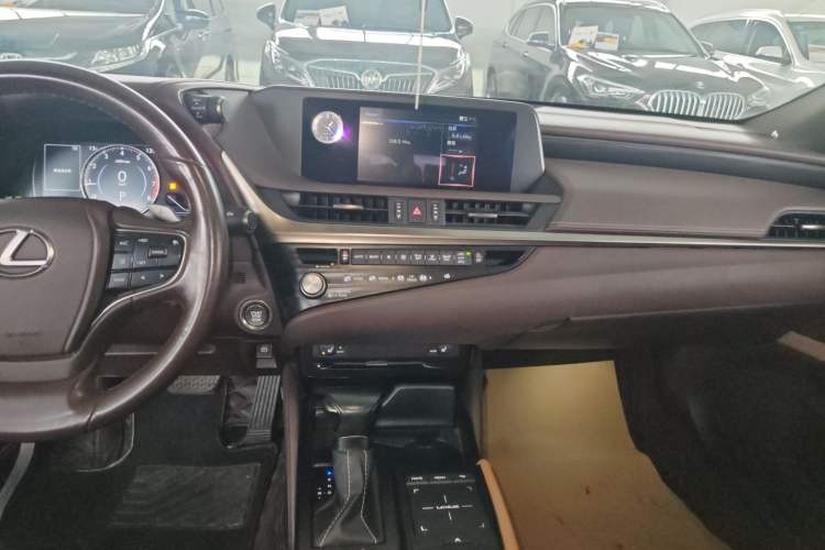 Used Lexus ES 2020 200 Excellence Edition
