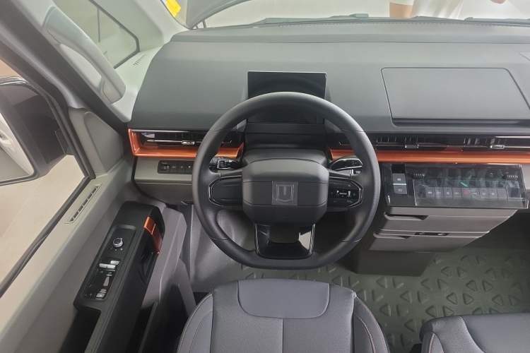 Used Farizon Super VAN 2025 Model, Zhifu Edition, Mid-axle High-roof, 68 kWh, Zhixin Steering Wheel