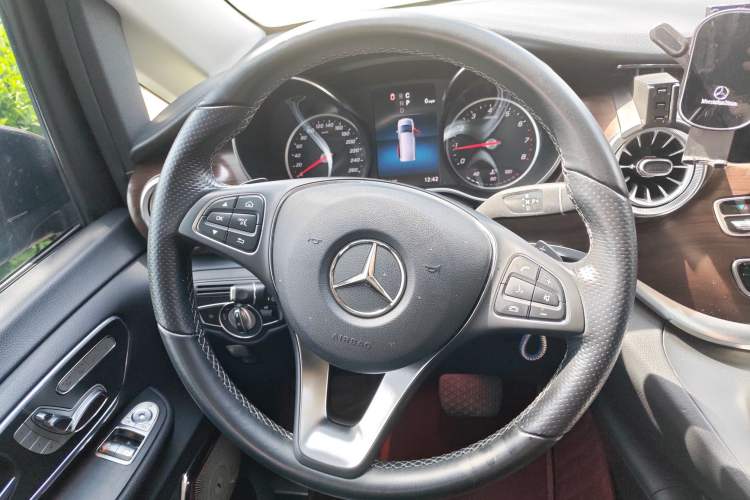 Used Mercedes-Benz V-Class 2021 V 260 Avantgarde Edition