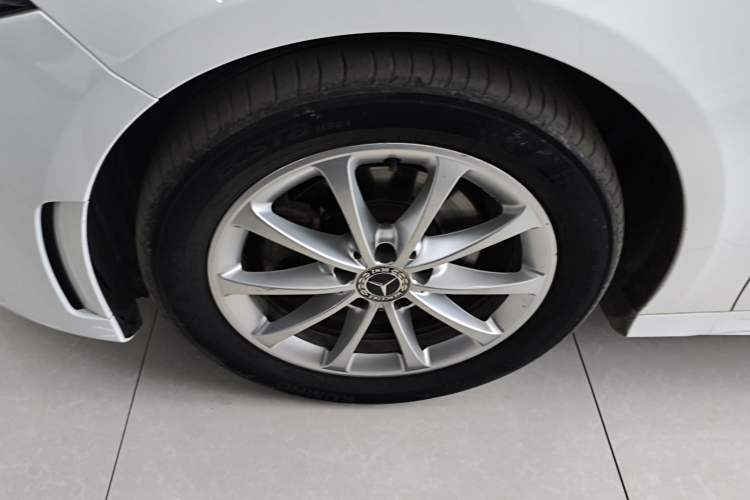 Used Mercedes-Benz A-Class 2019 A 200 L Sport Sedan Left Front Wheel Hub