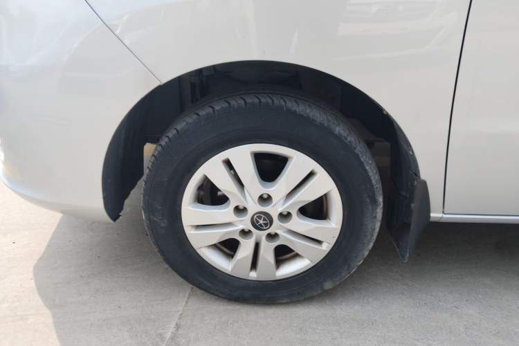 Used JAC Refine M3 2016 IKEA Edition 1.6L Luxury Smart Model Left Front Wheel Hub