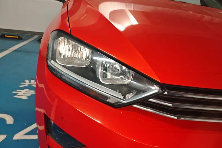 Used Volkswagen Golf Sportsvan 2016 230TSI Automatic Trend Edition Right Front Headlight