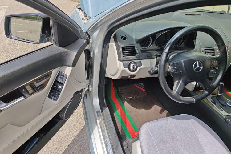 Used Mercedes-Benz C-Class 2010 C 300 Fashion Model