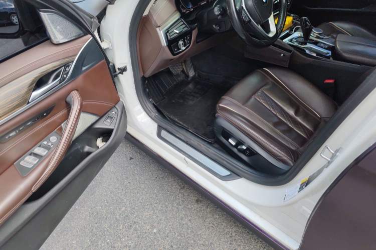 Used BMW 5 Series New Energy 2020 530Le Luxury Package Driver Seat