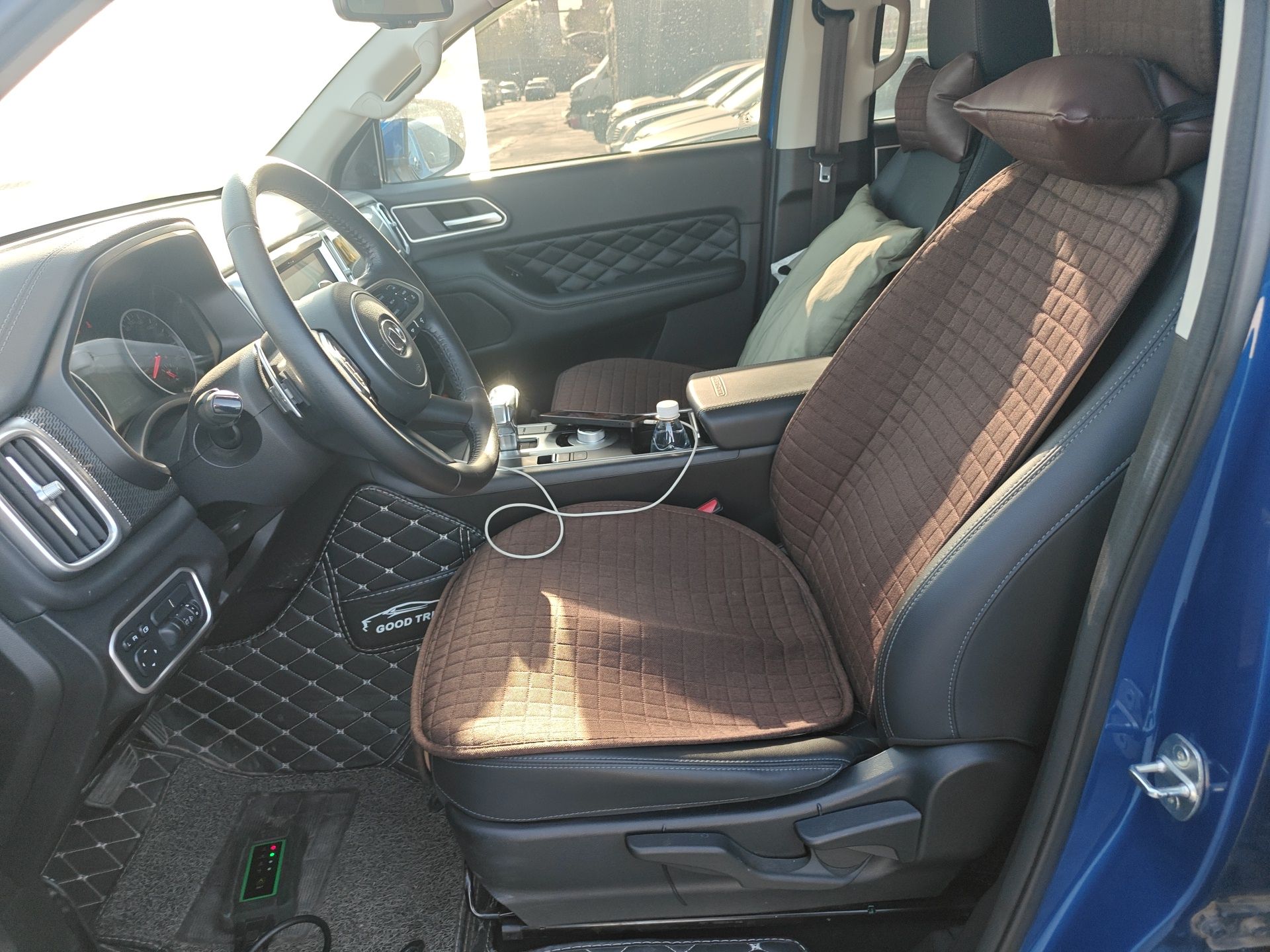 Переднее сиденье в автомобиле