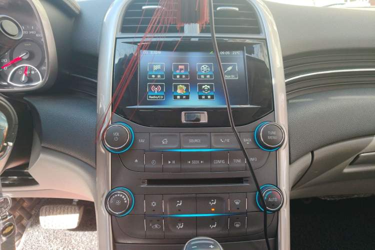 Used Chevrolet Malibu 2014 2.0L Automatic Luxury Edition Audio And AC Panel