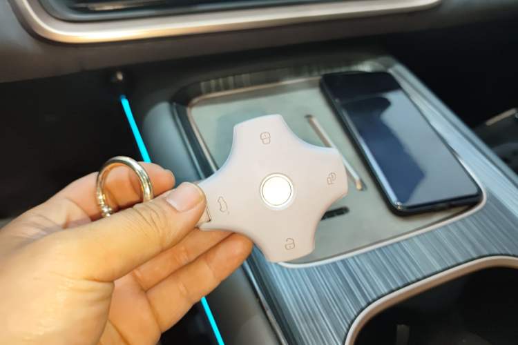 Used Dongfeng eπ eπ008 2024 210Max Range-Extended Version 6 Seats