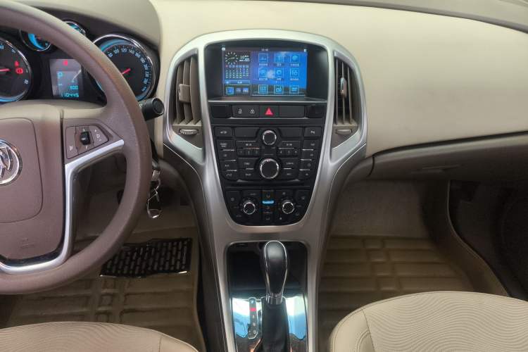 Used Buick GT 2013 GT 1.6L Automatic Fashion Edition Audio And AC Panel