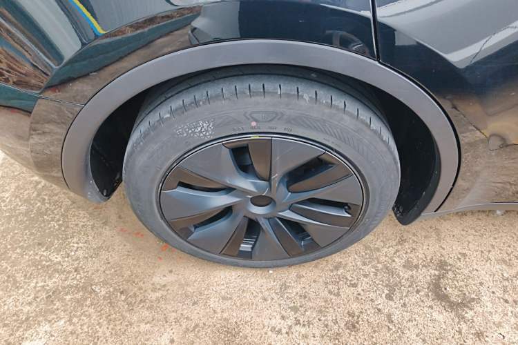Used Tesla Model Y 2023 Rear-Wheel-Drive Version
