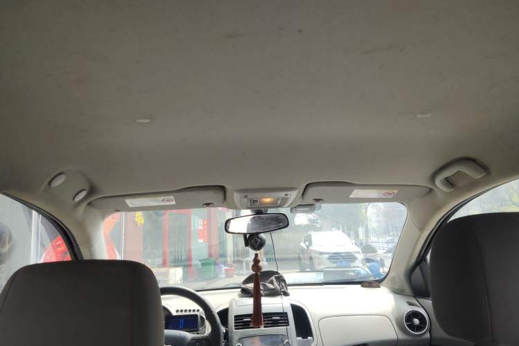 Used Chevrolet Aveo Sonic 2011 Sedan 1.4L Manual Transmission SE Headliner