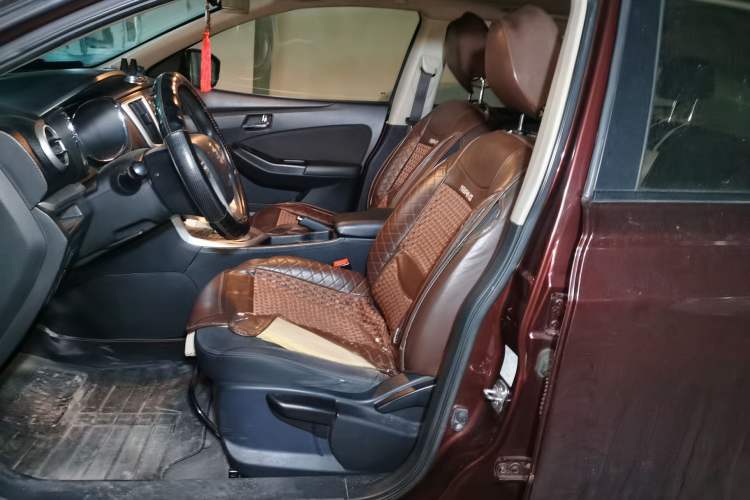 Used Venucia T70 2015 2.0L CVT Smart Edition