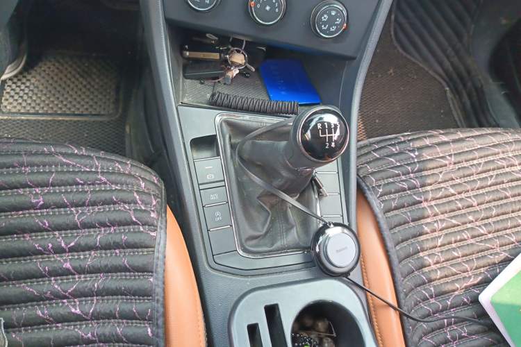 Used Volkswagen Bora 2019 1.5L Manual Fashion Edition Gear Lever