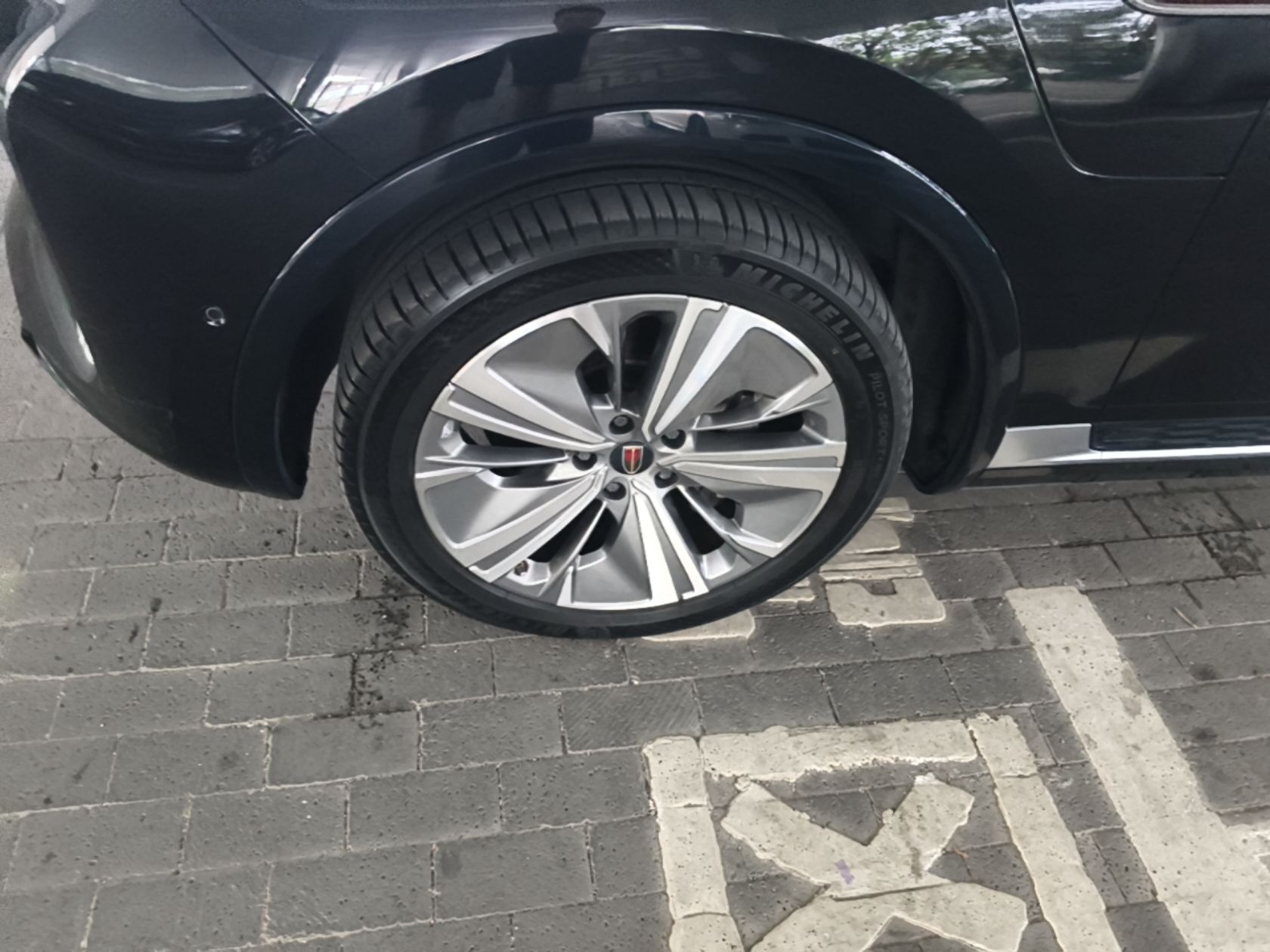 Hongqi E-HS9 2022 660 km Range Flagway Edition Six Seats — снимка 10