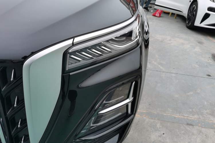 Used Hongqi HS5 2025 2.0T Two-Wheel Drive Flagship Pro Edition