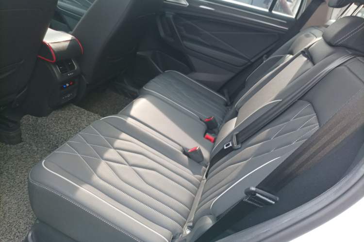 Used Volkswagen Tiguan L 2023 330TSI Automatic Two-Wheel Drive R-Line Enjoyment Edition Left Rear Seat