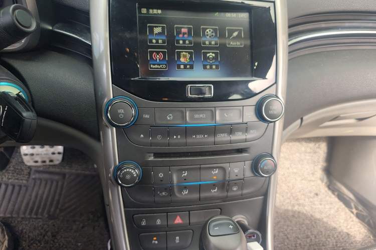Used Chevrolet Malibu 2014 2.0L Automatic Luxury Edition Audio And AC Panel